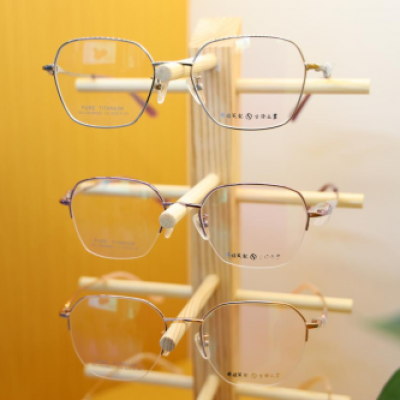 老花镜怎么选质量好的？超视立以专业打造高质量老花镜
